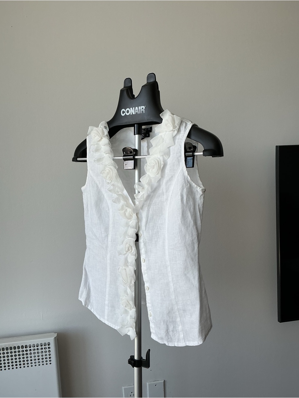 100% Linen Women’s White Ruffle V-Neck Sleeveless Button Front Top